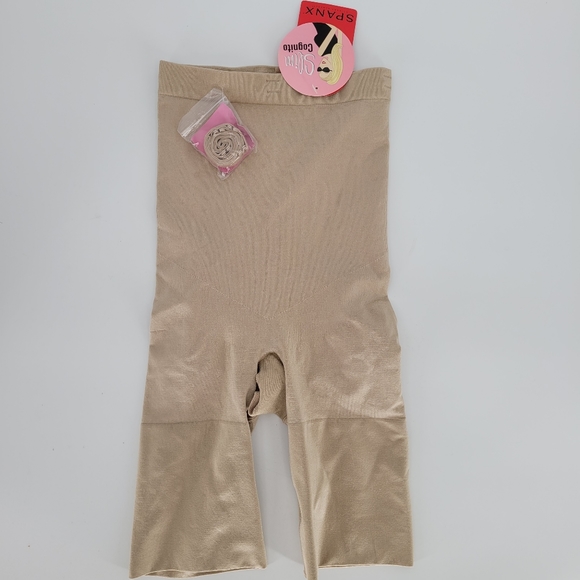 SPANX Other - NWT Spanx nude butt lift with removable straps size small